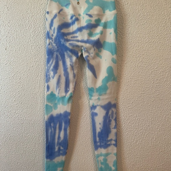 Spiritual Gangster Blue and White Tie-Dye Leggings - Picture 2 of 7